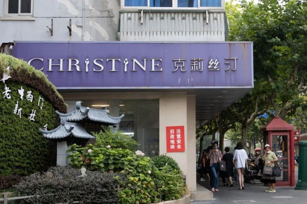欠款5700万，门店全关！昔日千店巨头，如今卖楼抵债，网友：卡上的钱怎么办？