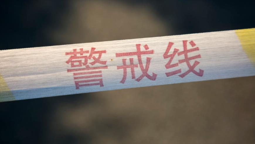 成都警方通报一起追尾事故，造成4名乘客死亡，驾驶人受伤