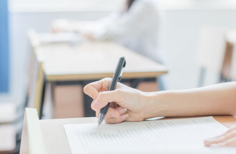 成都艺术职业大学是985还是211？