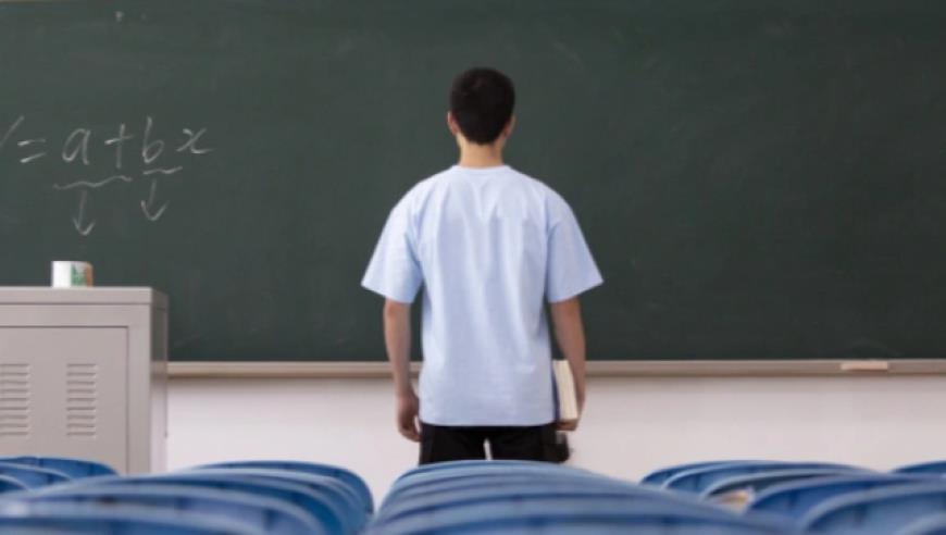 农村娃考上北大，学校政府奖励20万，他借此帮家里在县城买套房