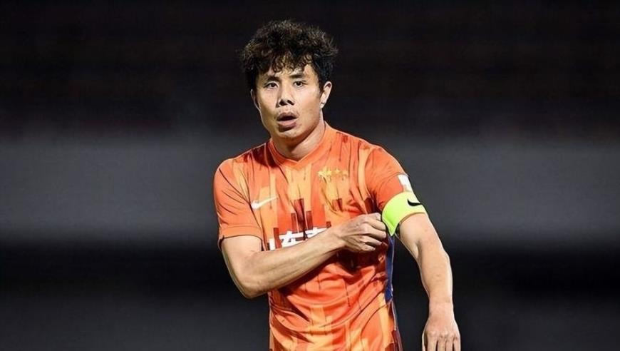 恭喜！中国男足36岁传奇即将复出，否认退役传闻，有望创新纪录