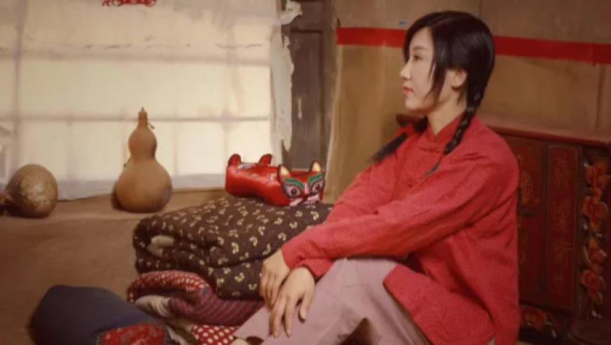 退居幕后一年多，薇娅、雪梨干了同一件事