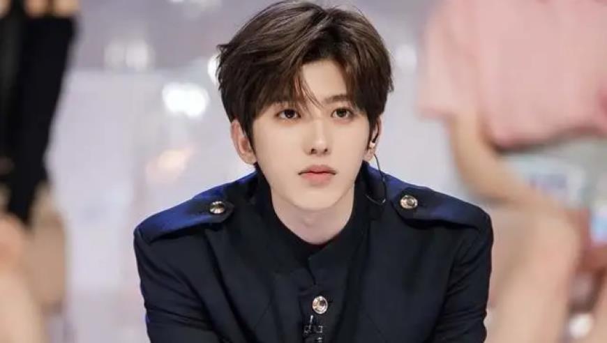 被曝一夜情致女方怀孕堕胎，蔡徐坤周边被粉丝光速甩卖，2小时挂售超400件