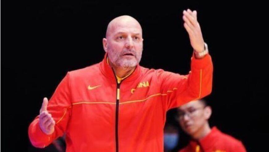 Prada代言人魔咒：为何对蔡徐坤们欲罢不能？｜昙视点