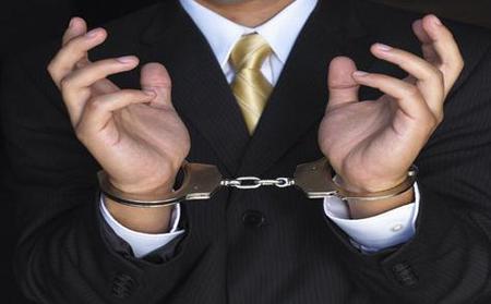 多名陌生男子闯入室内后,59岁住户坠楼身亡 警方以敲诈勒索罪立案侦查,嫌疑人现取保候审