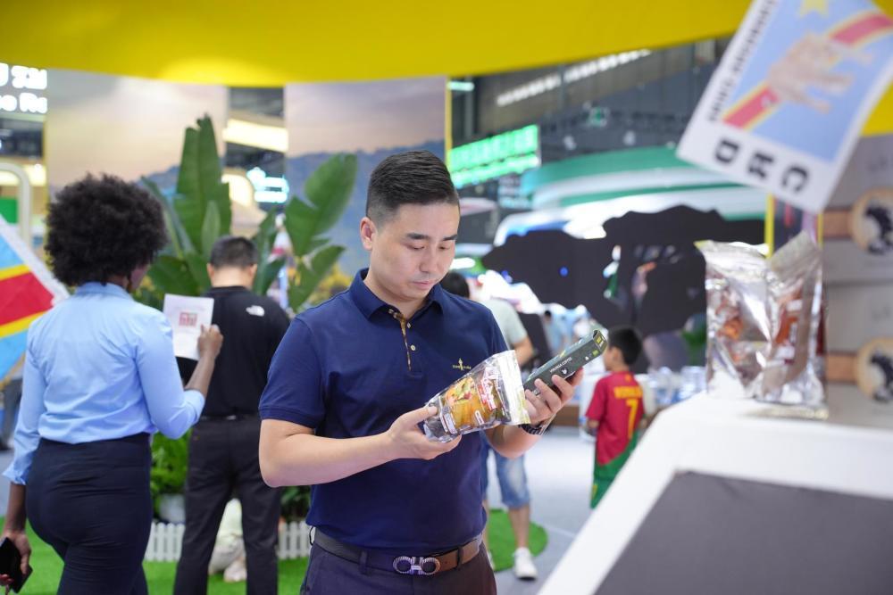 一次买10包，中非博览会上非洲咖啡豆成“网红”