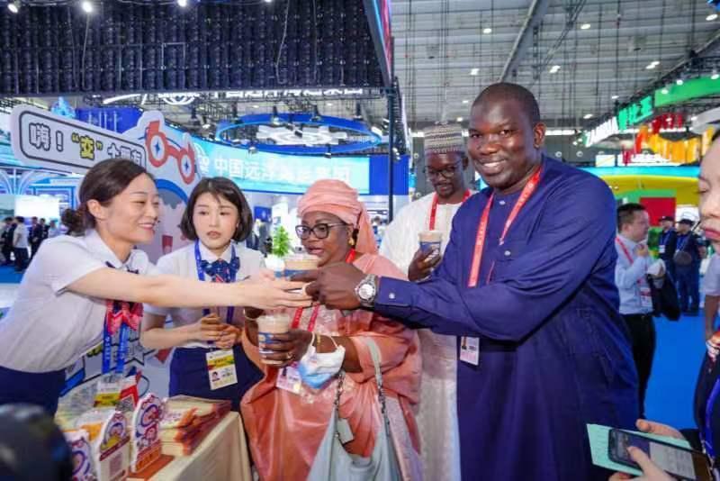 一次买10包，中非博览会上非洲咖啡豆成“网红”