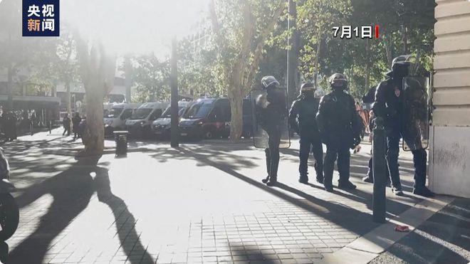 1350辆车被纵火,奥运施工现场遭破坏,被捕者平均年龄17岁!姆巴佩怒了:你们破坏的是自己的城市