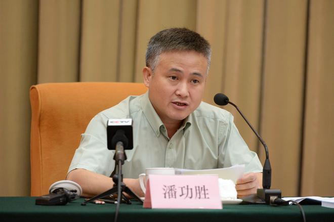 潘功胜升任央行党委书记 曾直言恒大从“高血压”变成“中风”