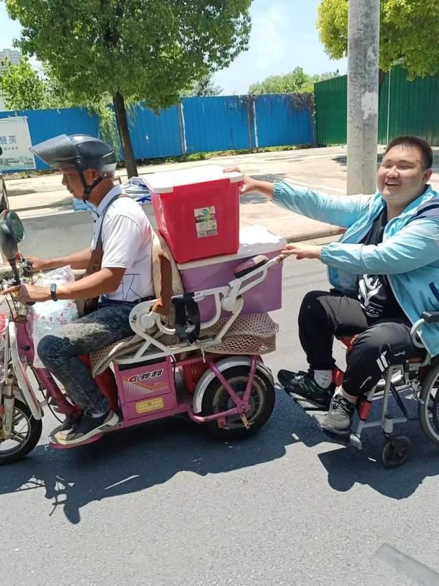 “轮椅男孩”超一本线110分！他心仪的大学温暖回应
