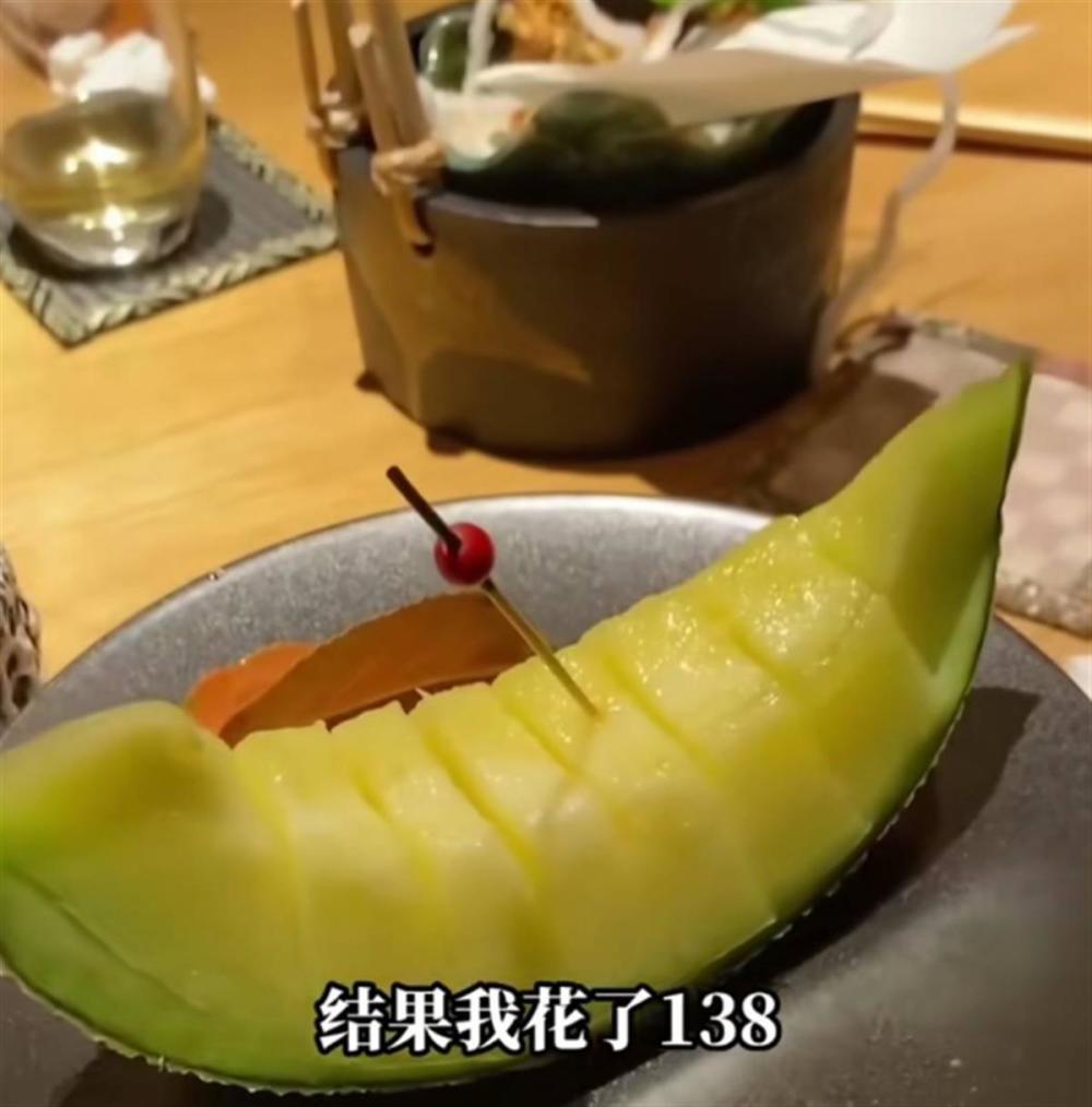日料店一瓣瓜138元，店方称“日本进口静冈蜜瓜”，海关：没这种进口