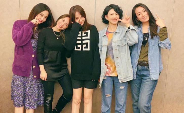 七朵花成员周雳岑去世年仅35岁，陈乔恩发文悼念，丈夫到灵堂送别