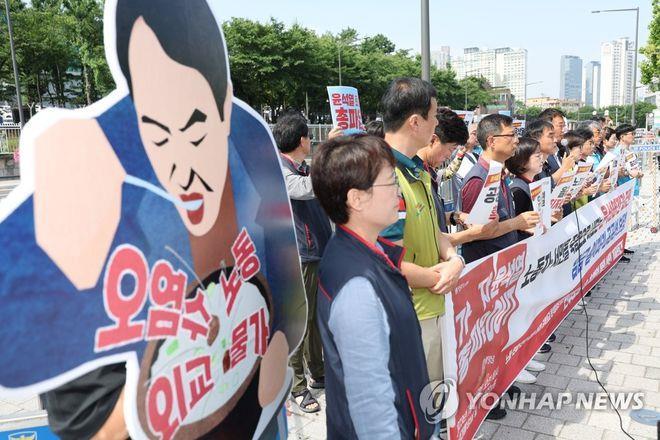 韩国超40万人举行集会 要求尹锡悦政权下台
