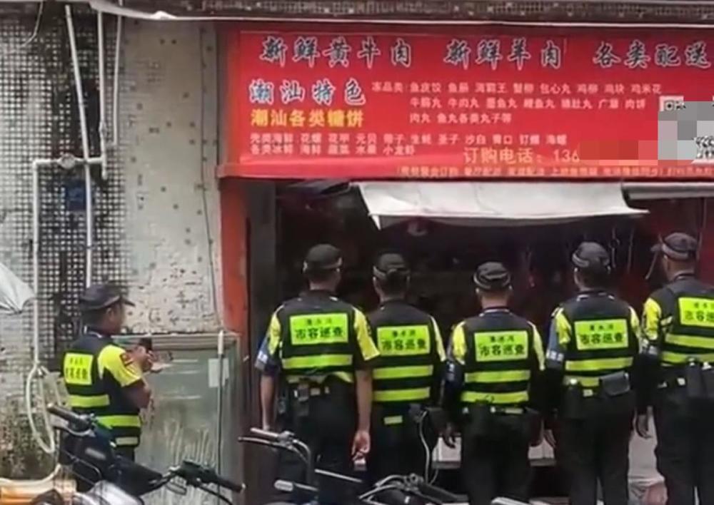 深圳一门店被市容巡查员围堵近3小时？官方：因商家违规经营拒不配合，采取柔性执法方式