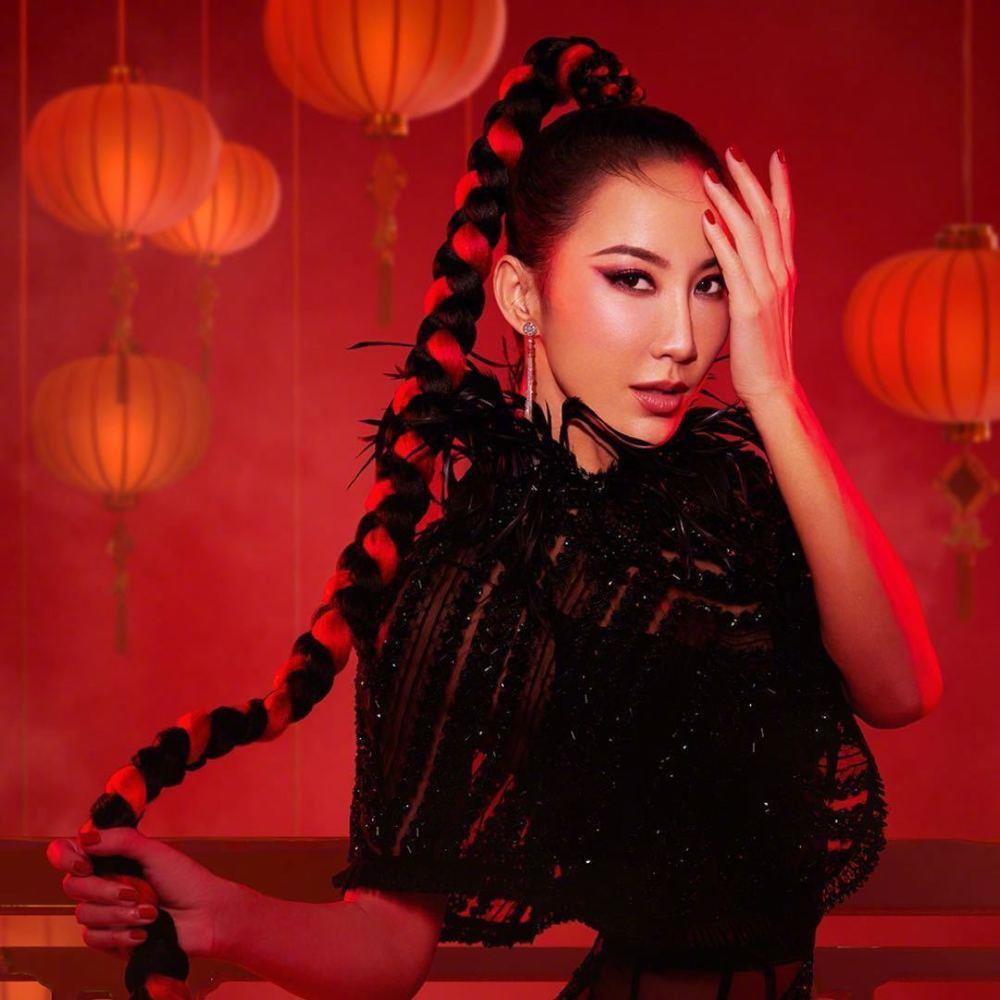 李玟两周前当着歌迷落泪，曾表示非常想要一个小孩