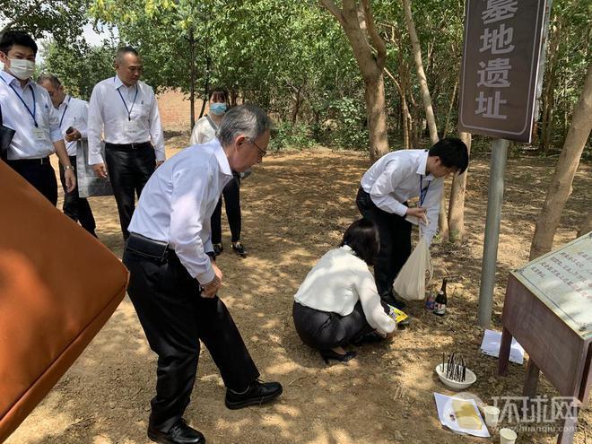 冲绳知事在北京通州祭拜琉球国墓地 专家：体现日本各界改善中日关系期望