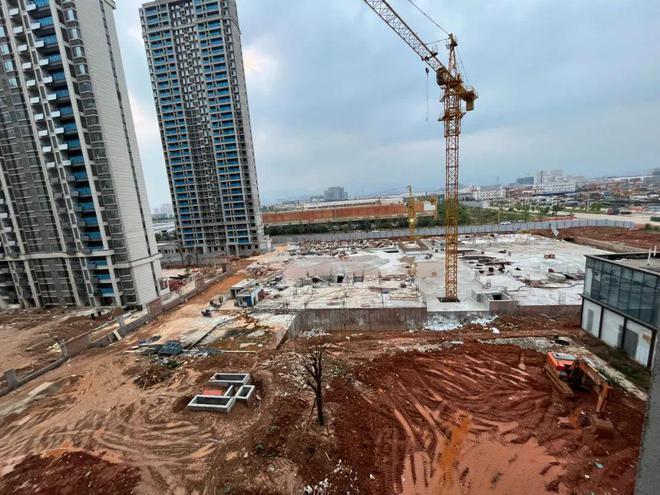 还没入住，电费就按面积收？西安这个烂尾8年才收房的网红项目，还有一大堆问题…