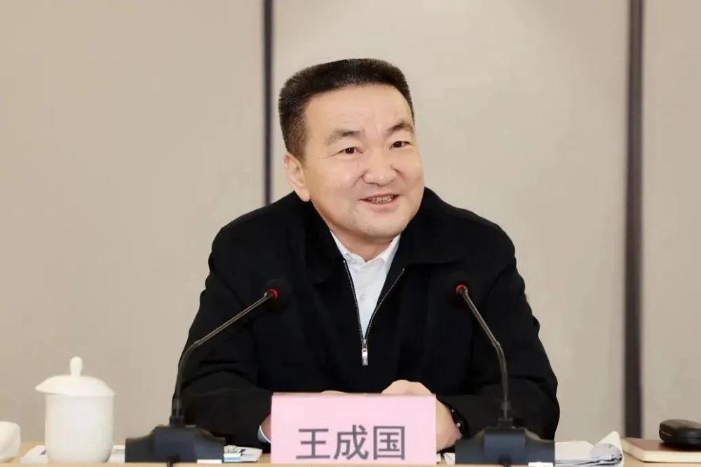 这个重要岗位今年已有五人履新，他是全国最年轻省委政法委书记