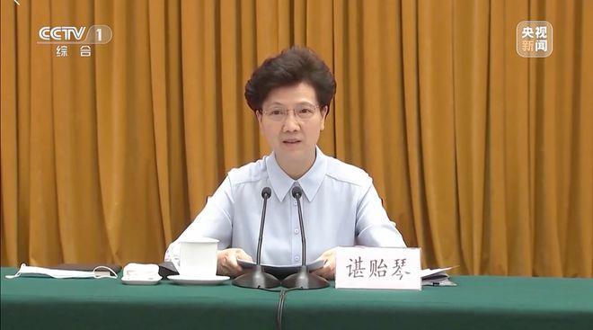 补充回应仍不“尽兴”，国新办发布会后，教育部部长为何罕见走下会场再与记者交流起了这个话题……