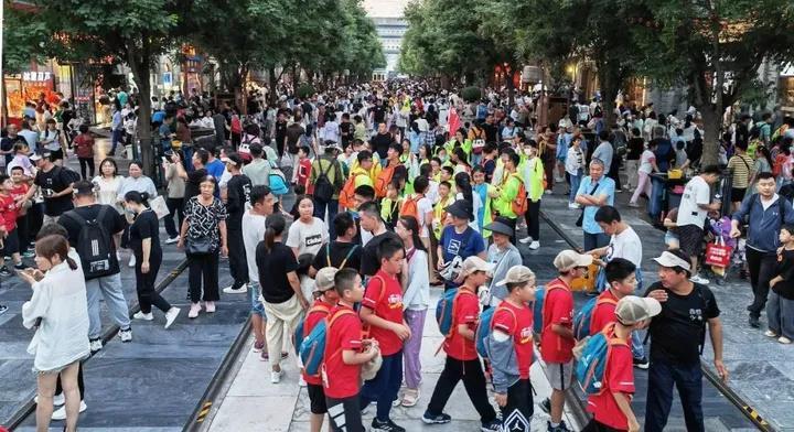 40度高温，暑假游还是人山人海