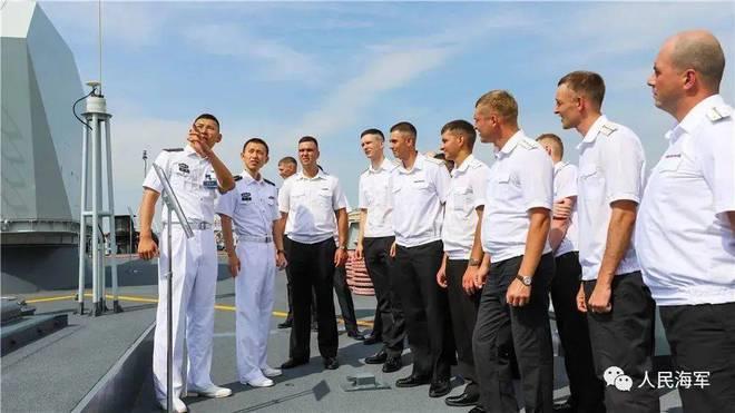 中俄海军官兵互相参观军舰 俄方直言“收获很多”