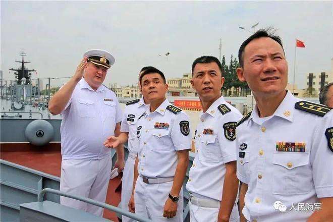中俄海军官兵互相参观军舰 俄方直言“收获很多”