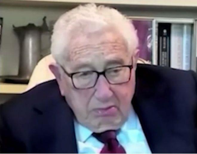 百岁老人被小骗子骗了，但大骗子不是他俩！