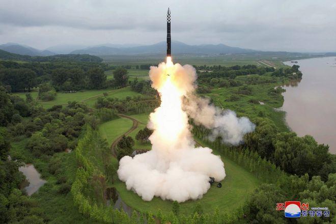 朝媒：金正恩现场指导导弹试射，称朝鲜将继续采取更强势军事行动