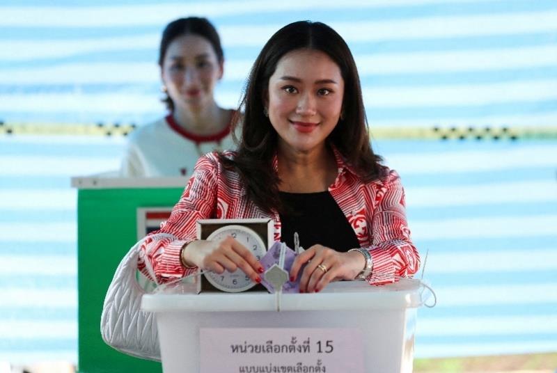 泰总理大选，帅气多金的“黑马”皮塔首轮落选，他信女儿或“捡漏”