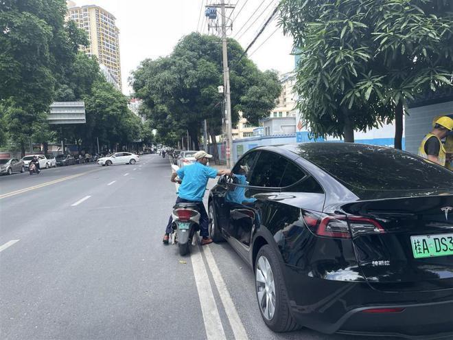 南宁：优化调整道路停车位机动车停放服务收费标准