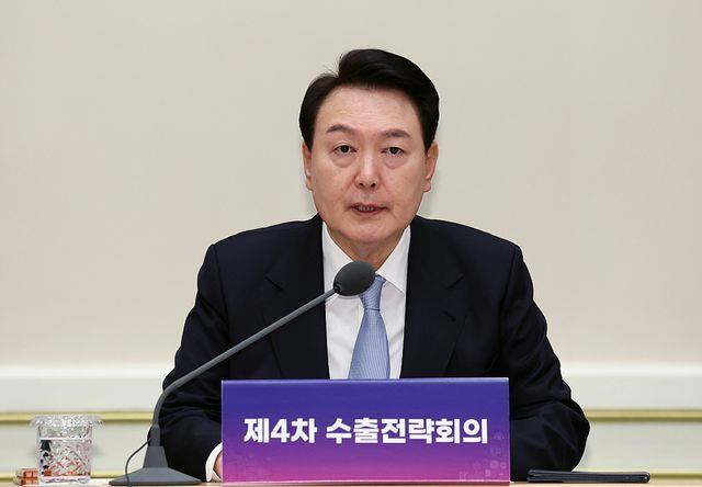王毅会见韩国外长朴振