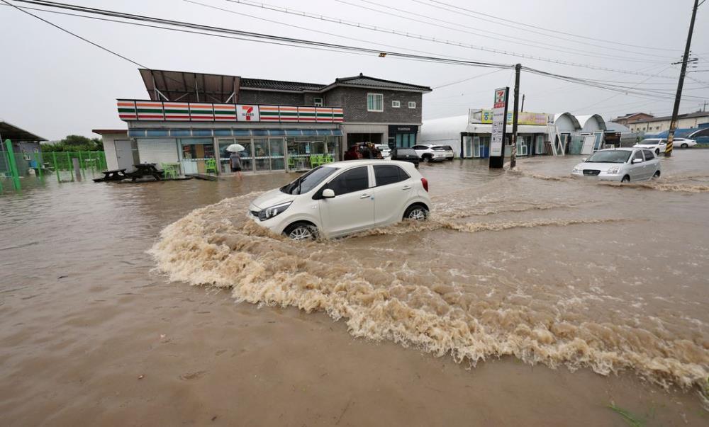 韩国暴雨灾情已致24死，韩媒：尹锡悦在乌克兰指示韩总理全力救灾