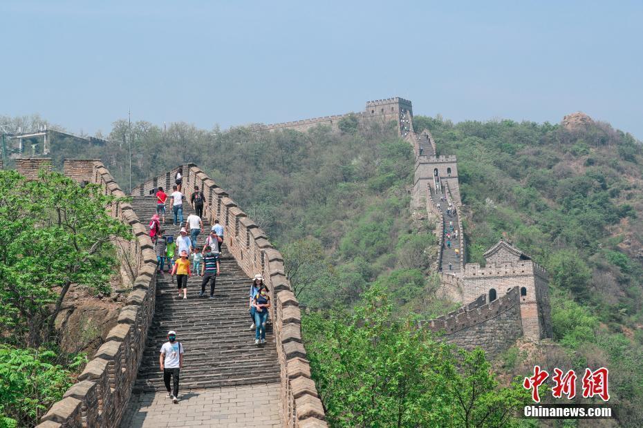 进门需再走三公里，景区摆渡车票价数十元，专家：需转变盈利思路