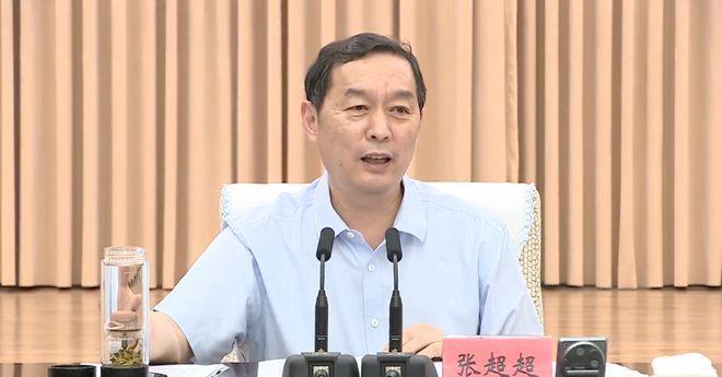 在市委会议上，省会城市市委书记特别提到了“摇滚乐”