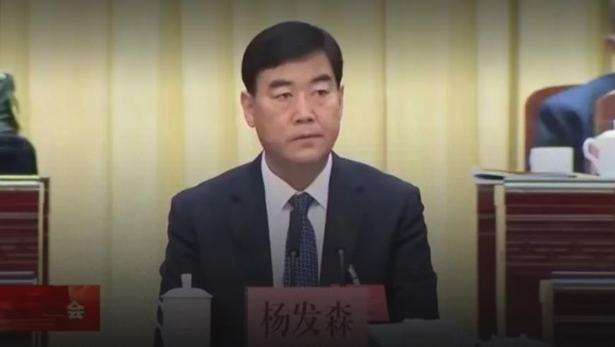 村支书跟村民打牌被拍照举报 镇政府：对其诫勉谈话，责令深刻检讨