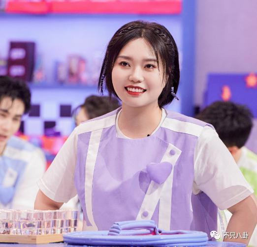 丑到离谱？她是得罪造型师了吗……