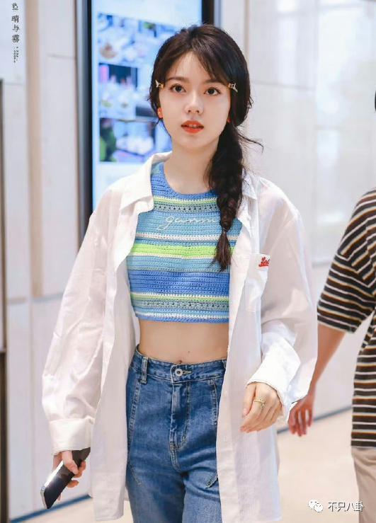 丑到离谱？她是得罪造型师了吗……