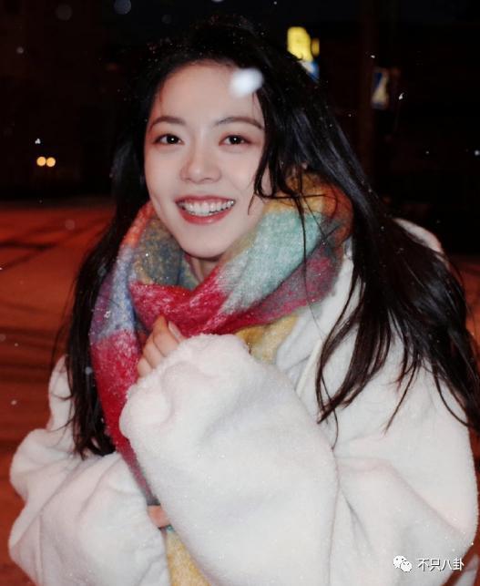 丑到离谱？她是得罪造型师了吗……