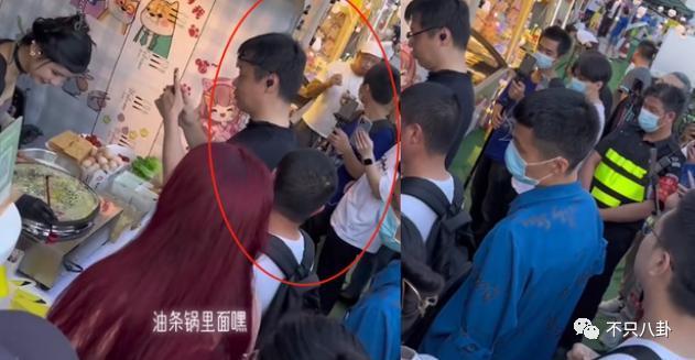 又被批出卖色相赚钱？她就是走不出擦边怪圈吗