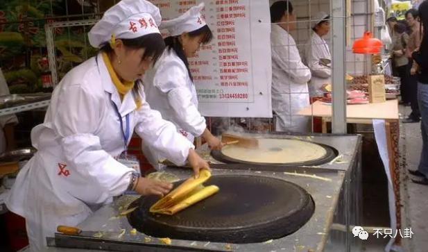 又被批出卖色相赚钱？她就是走不出擦边怪圈吗