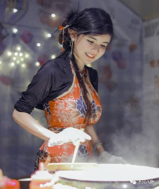 又被批出卖色相赚钱？她就是走不出擦边怪圈吗