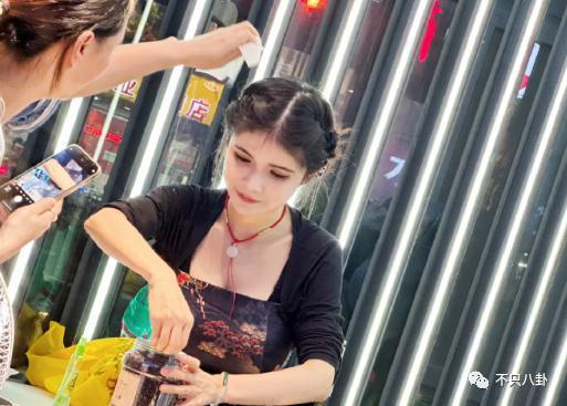 又被批出卖色相赚钱？她就是走不出擦边怪圈吗