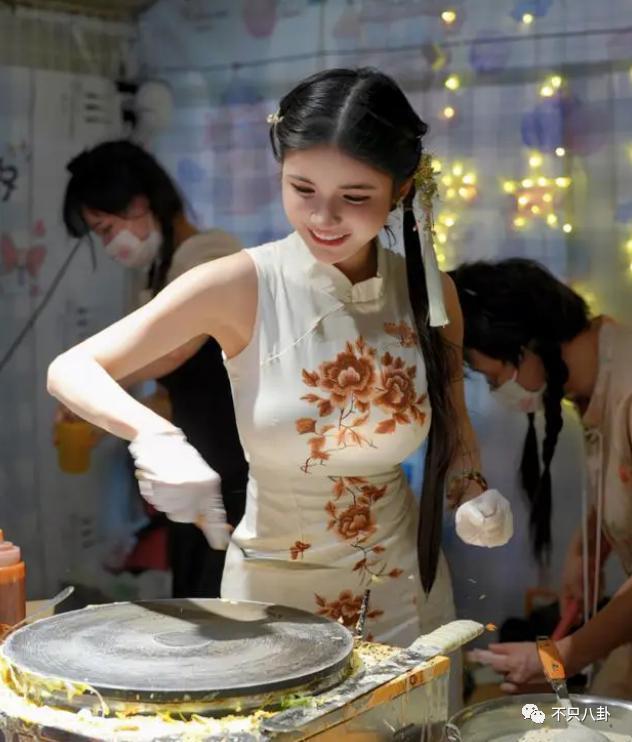 又被批出卖色相赚钱？她就是走不出擦边怪圈吗