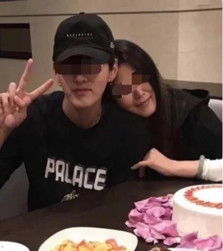 “张艺兴你乖，别成为下一个吴亦凡”