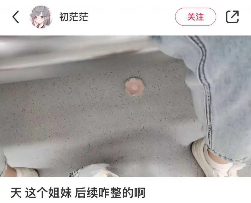 穿瑜伽裤上街还不够，现在女生怎么都学赵露思们穿泳衣出门？