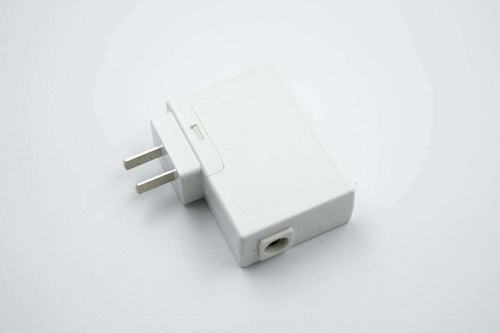 床头夜灯，无线充电更可行，宜家照明无线充电座体验