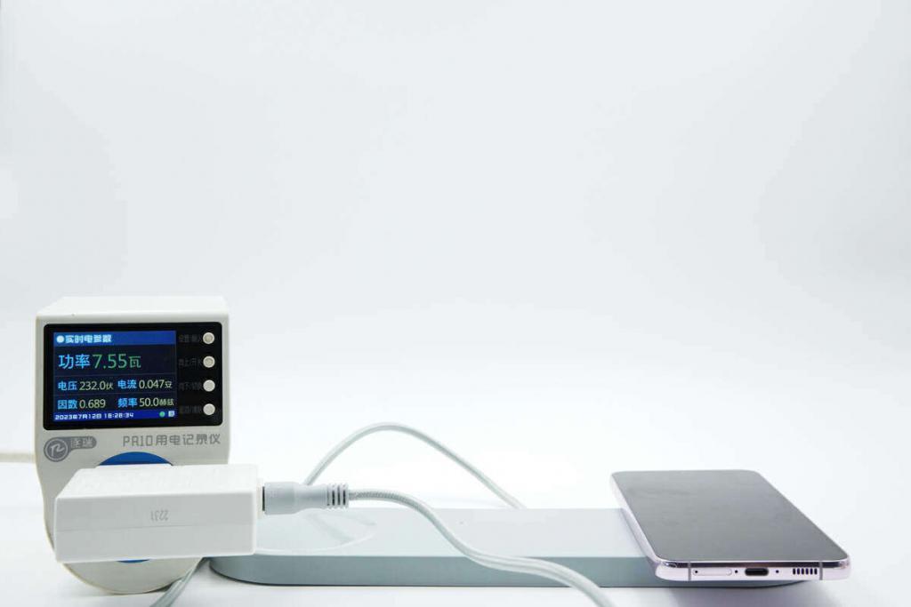 床头夜灯，无线充电更可行，宜家照明无线充电座体验