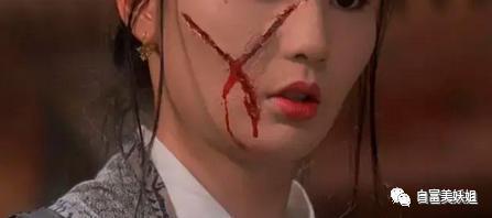 狗头萝莉被“追杀”:一边骂她擦边,一边逼她擦边?
