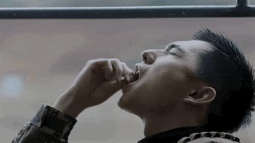 杨洋破防连删热评！演技拉胯又不听劝，风评猛跌官方也发声