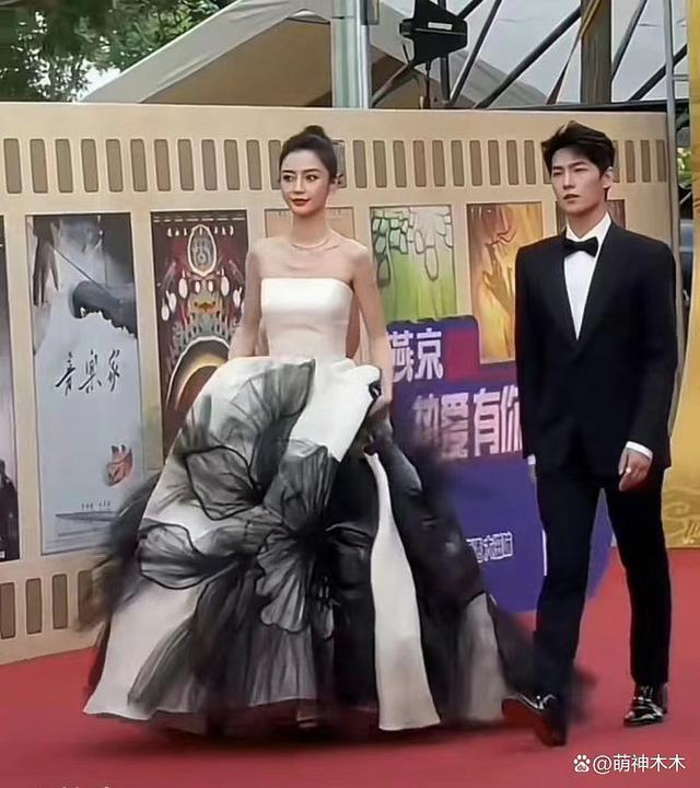 杨洋破防连删热评！演技拉胯又不听劝，风评猛跌官方也发声